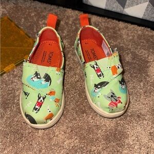 TOMS Kids Green Dog Print Slip-On Sneakers with Orange Accents